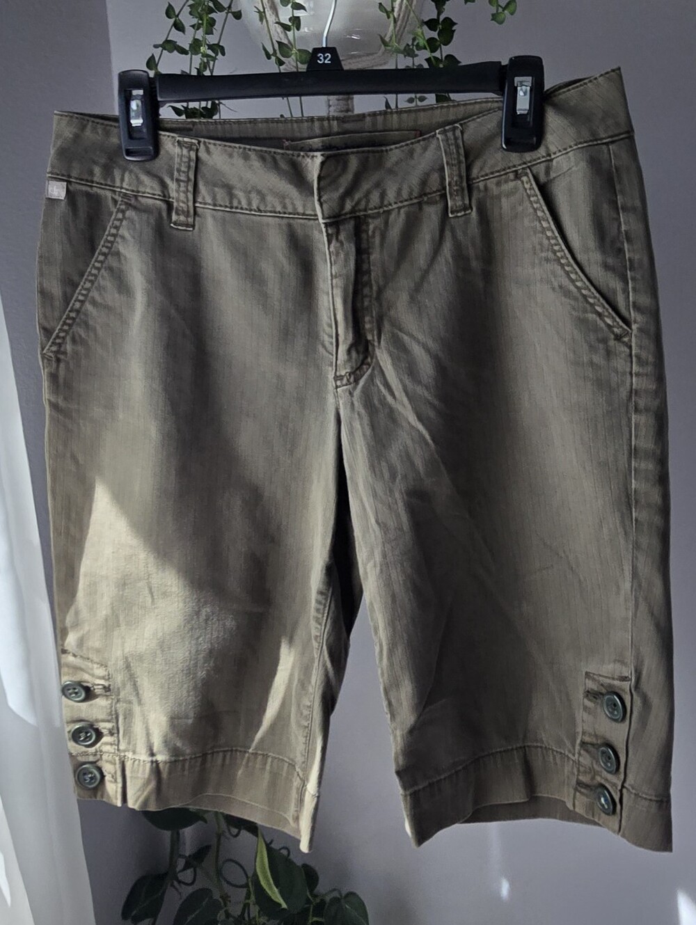 Christopher Blue Twill Bermuda Shorts Women 12 Khaki Green Button Cuff Y2K